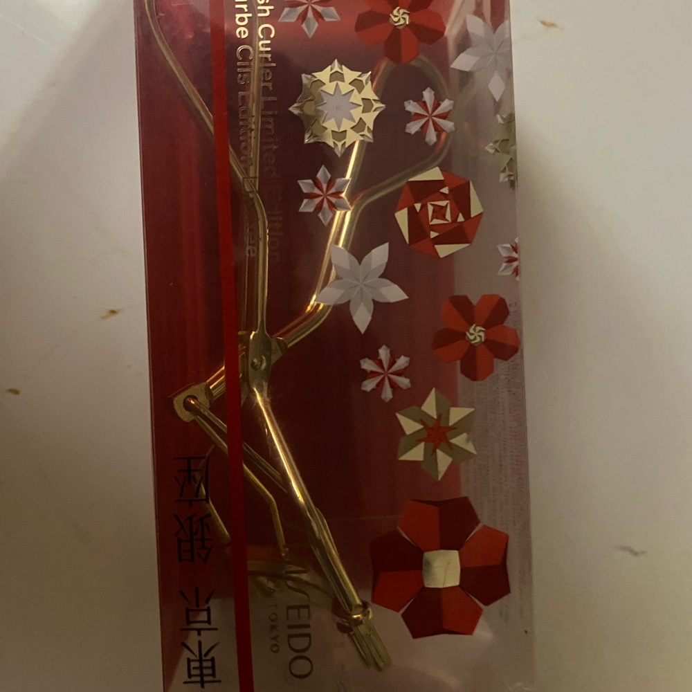 Shiseido Gold Eyelash Curler